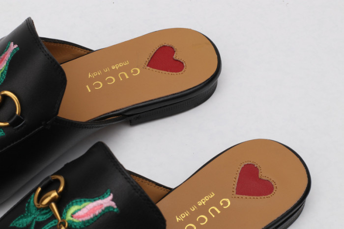 guc loafer