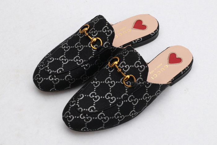 guc loafer