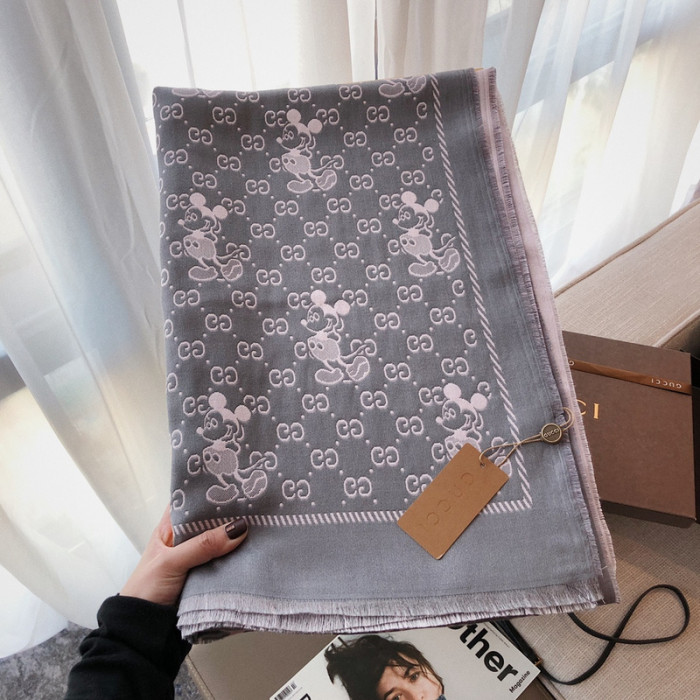 g*u*i scarf