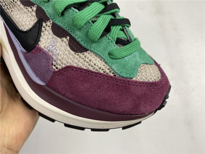 sacai x nike vaporwaffle "string/black villain-red" dd3035-200