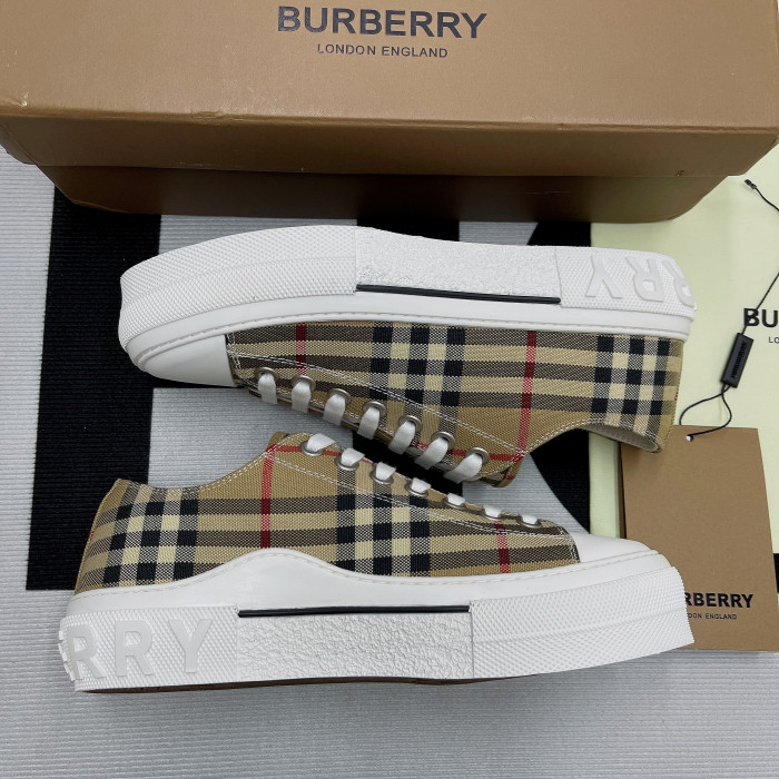 Bv*b*rry sneaker