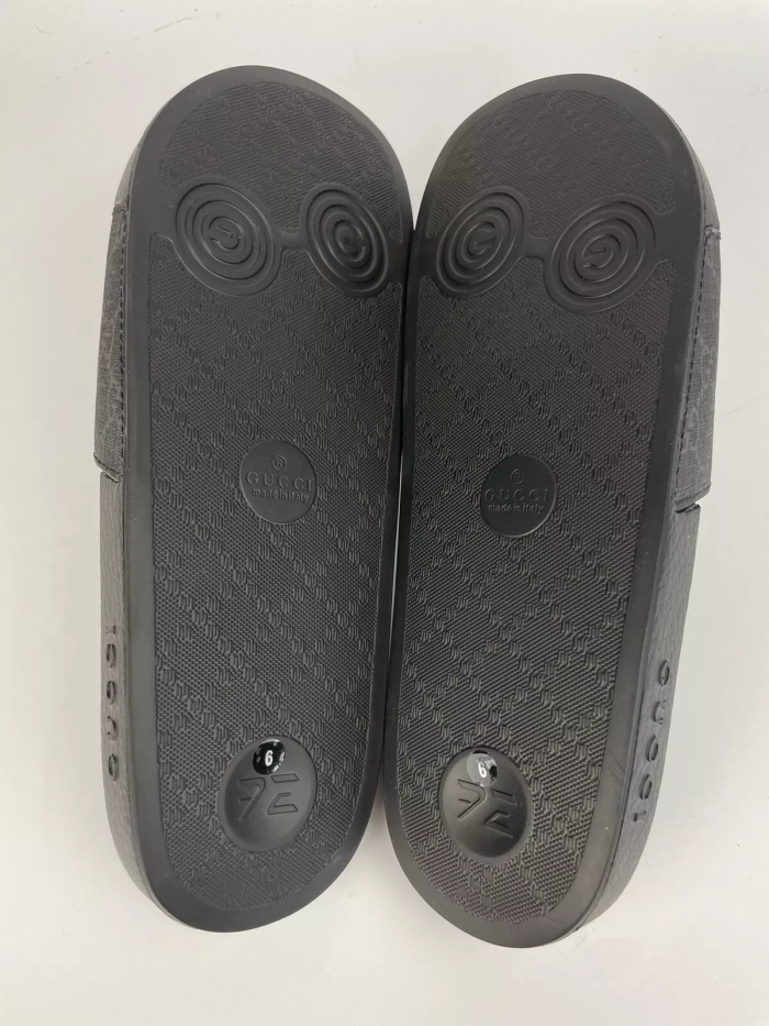 G*u*i sandal